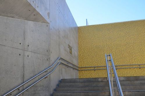 Gullvegg i trappeoppgang