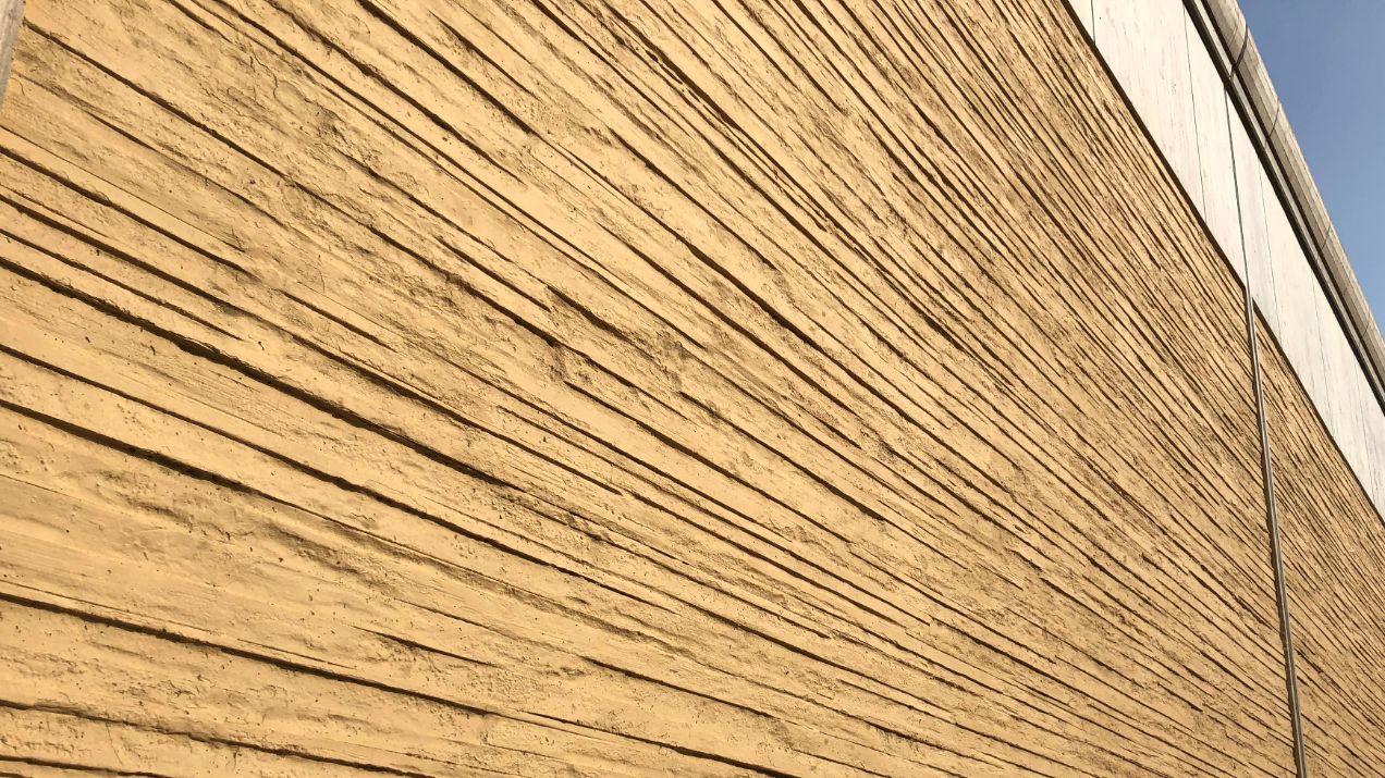 Innovativ betongoverflate levert av ARKITEKTURTEKNIKK AS for kreative og slitesterke bygg.